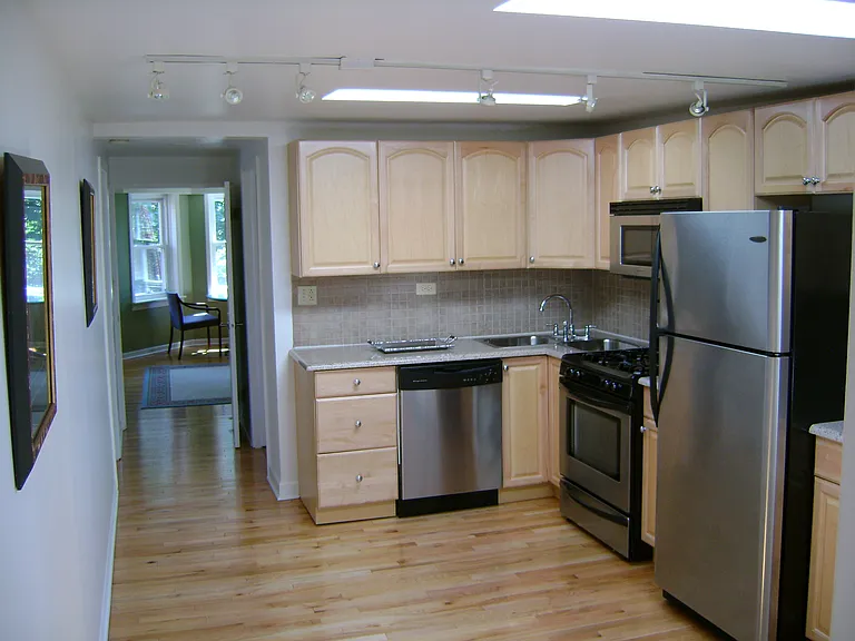 N Bosworth Ave — Photo 11