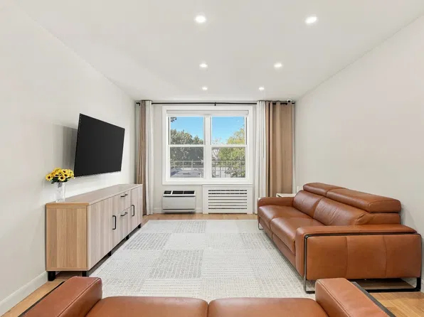 820 Ocean Parkway image 1 of 8