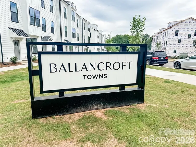 15351 Ballancroft Pkwy — Photo 4