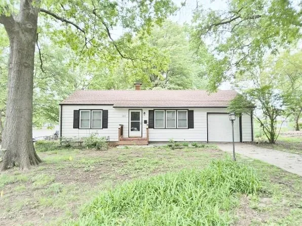 303 SW 22nd St, Blue Springs, MO 64015