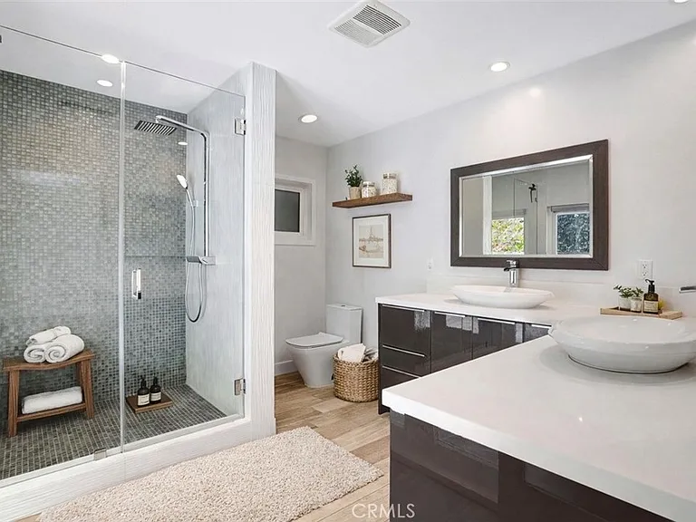 4450 Hayvenhurst Ave — Photo 16
