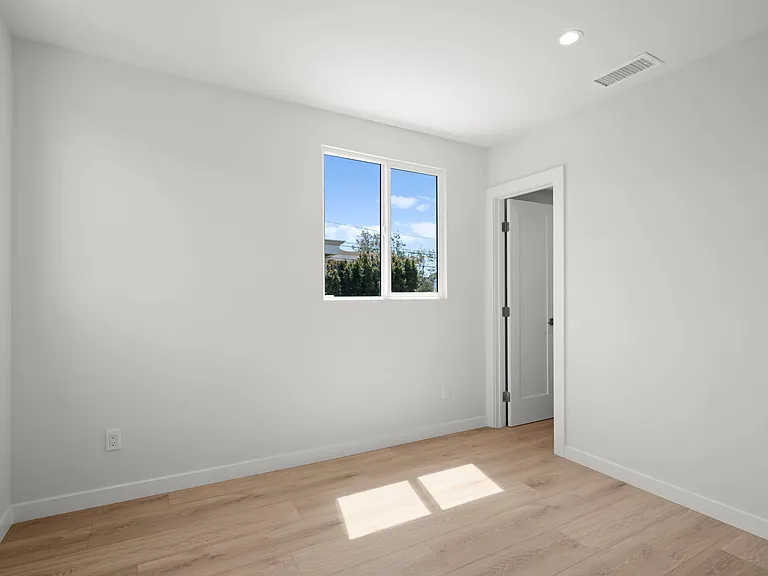 3611 Riviera Dr — Photo 34