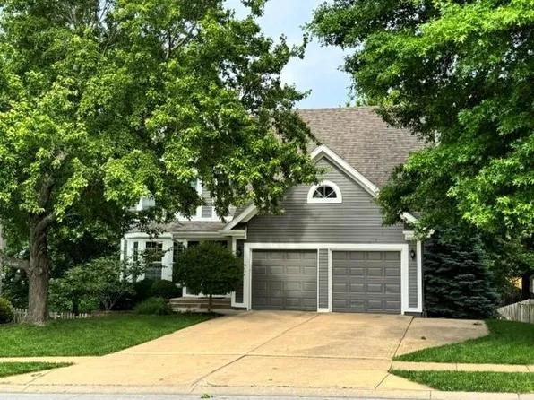 1334 N Anne Shirley Dr, Olathe, KS 66061