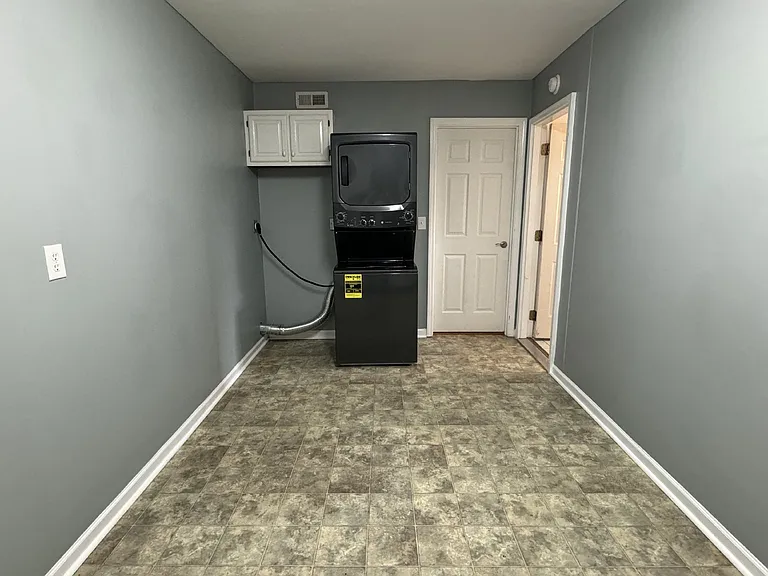4404 McClelland Dr — Photo 2