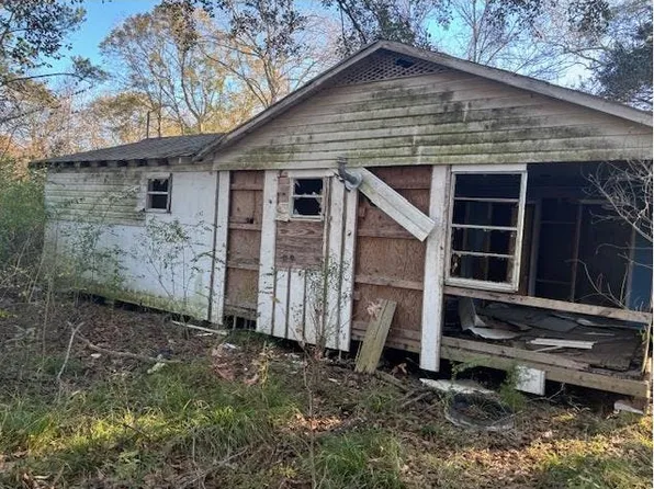 413 College St, Evergreen, LA 71333