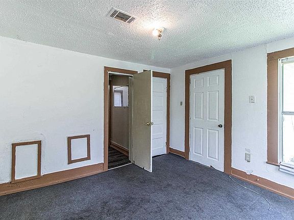 2nd image of 4305 Petain St