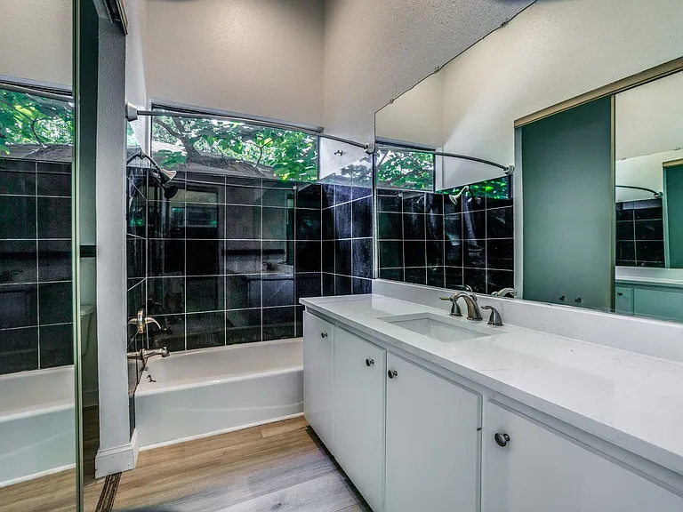 3610 Routh St — Photo 39