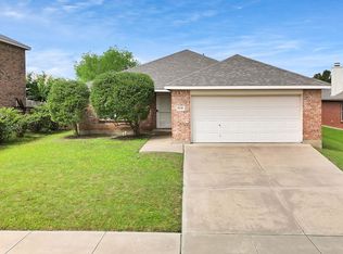 8146 Mossberg Dr, Arlington, TX 76002