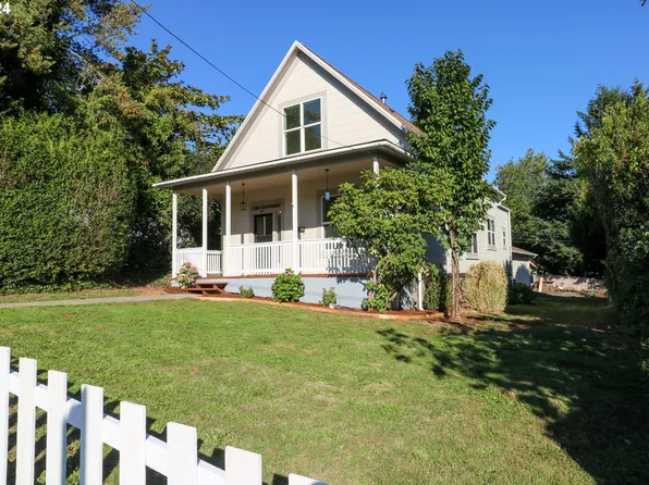 982 S 8th St, Coos Bay, OR 97420