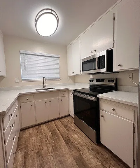 El Paseo de Saratoga Manor — Photo 1