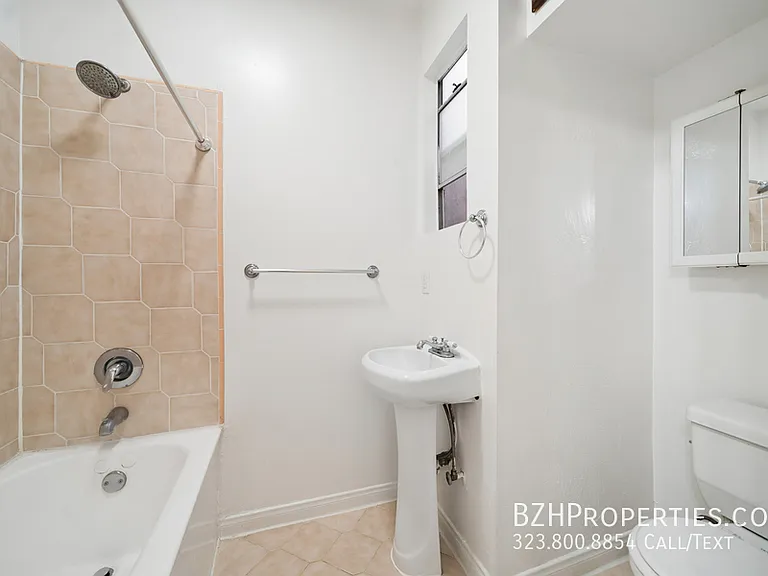 1267 Vin Scully Ave — Photo 17