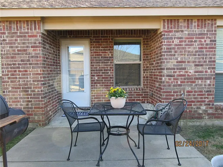 1110 Lubbock Ln — Photo 35
