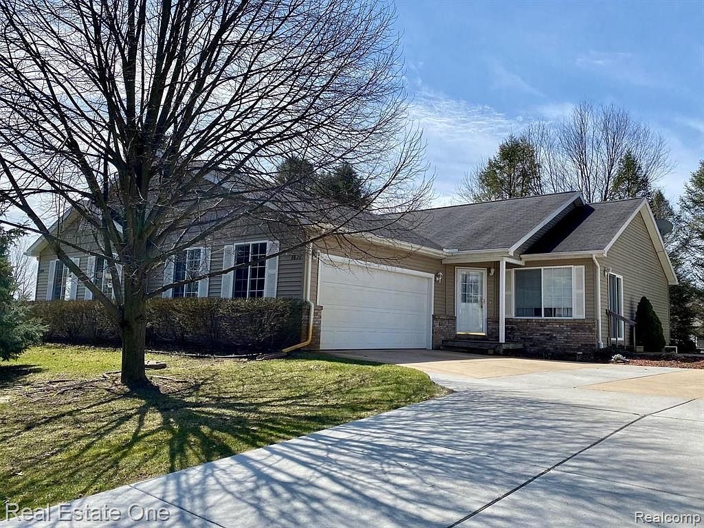 8890 Redstone Dr, Pinckney, MI 48169 Zillow