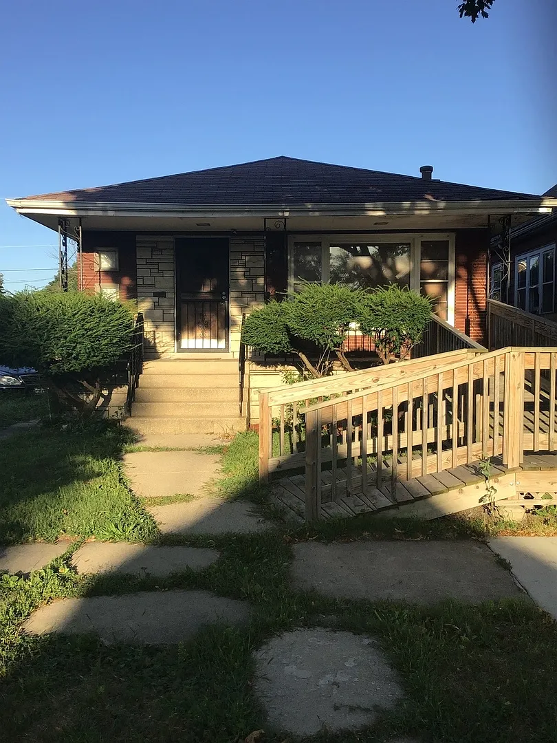 10452 S Eggleston Ave photo 1