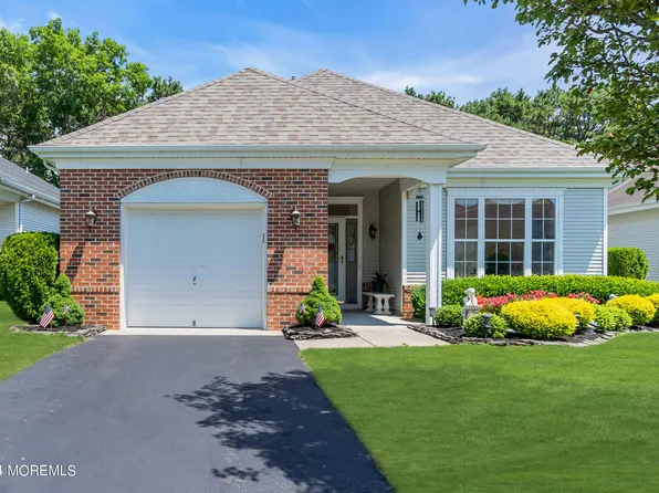 117 Golden Seasons Drive, Lakewood, NJ 08701
