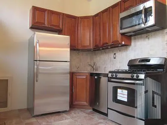 Rented by Skyline Group Real Estate | media 10