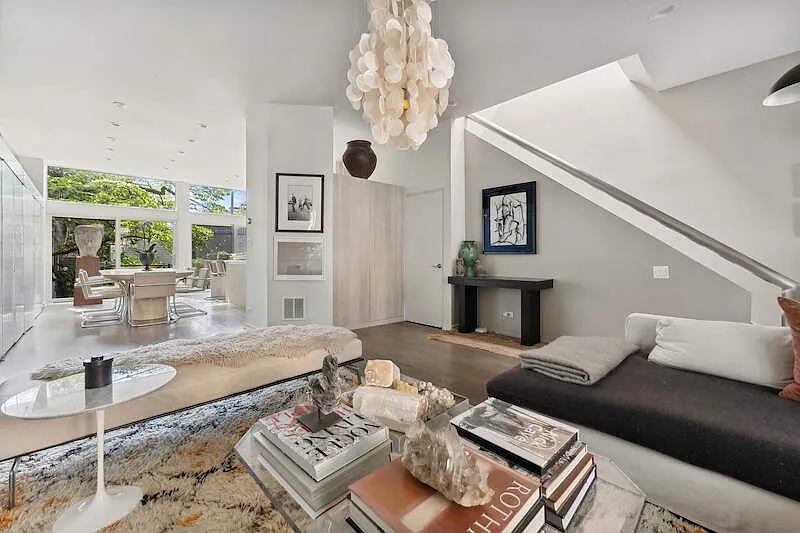 3 bed, 3.5 bath, 2550 sqft, $9,500 — Photo 4