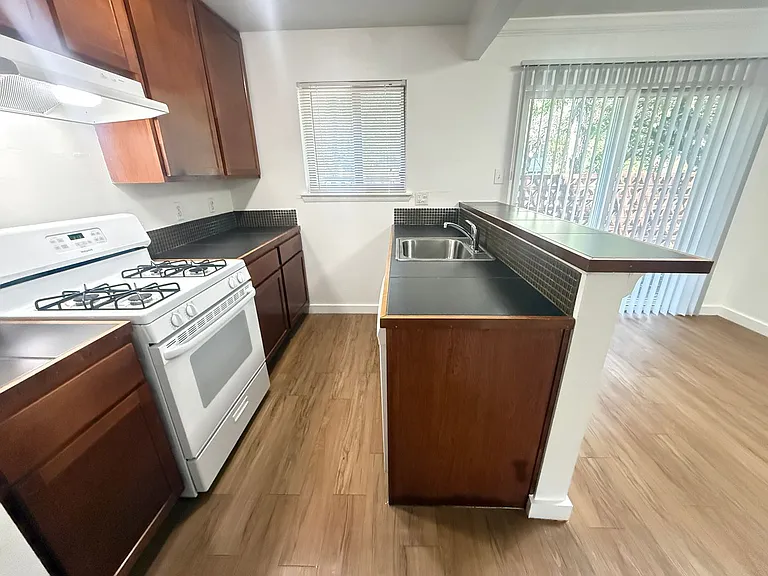 Lorrain Apartments — Photo 20