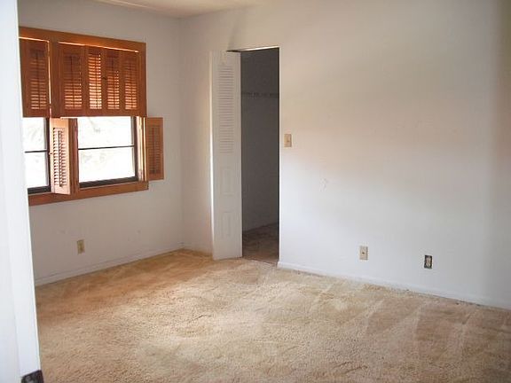 4th image of 641 Deer Creek Hollows Cir