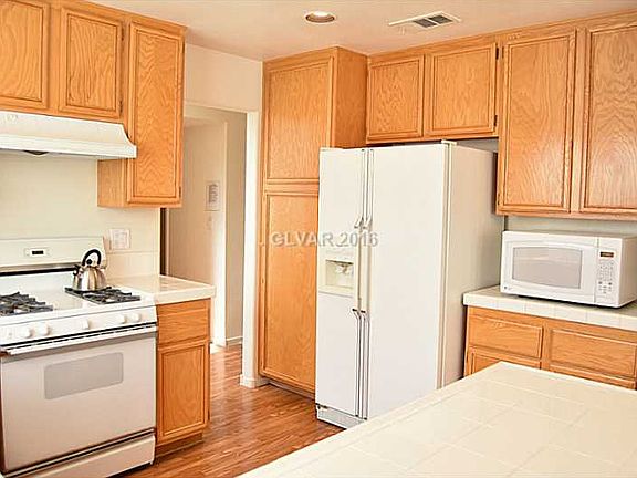 3rd image of 6020 Shadow Oak Dr