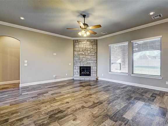 5th image of 916 W Firethorn Way