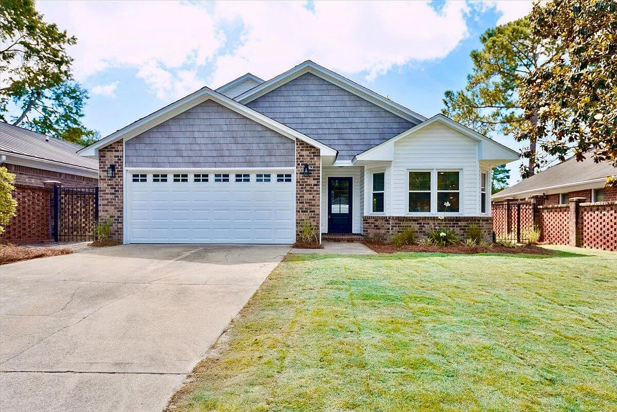 3 bed, 2.5 bath, 2302 sqft, $5,000 — Photo 2