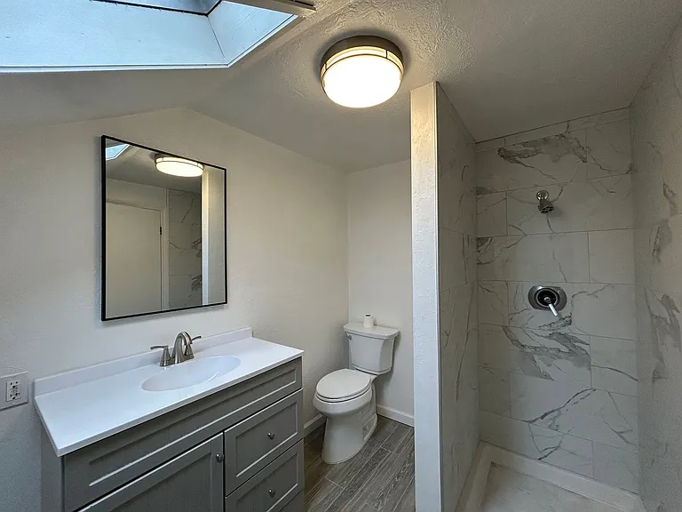431 W 7th St — Photo 10
