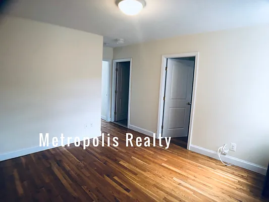 Rented by Metropolis International Realty Inc. | media 15