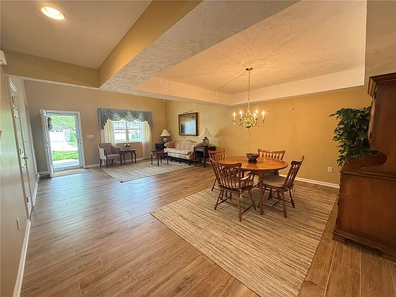 2nd image of 411 Chestnut Ln