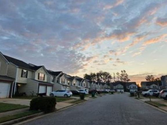 Exterior Neighborhood (street photo)