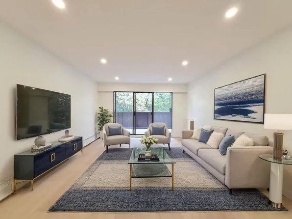 6560 Buswell St #107, Richmond, BC V6Y 2G7