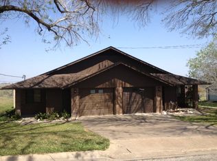 1301 Luther Ln, Shiner, TX 77984