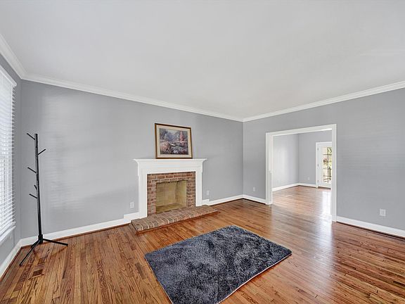 3rd image of 2 Hemlock Ct
