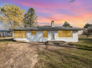 2423 S Flajole Rd, Midland, MI 48642