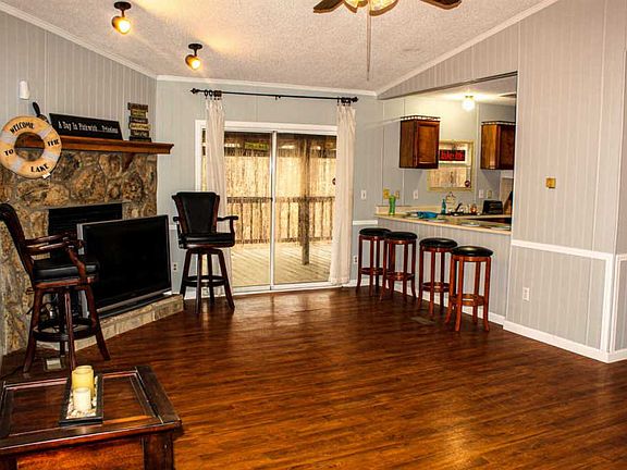 5th image of 210 Pinecrest Dr