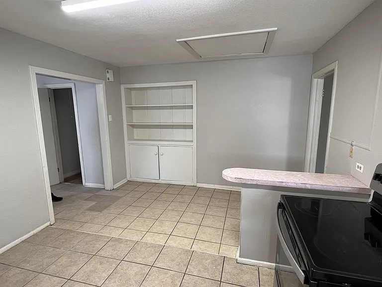 2404 Proctor Ave #2 — Photo 8