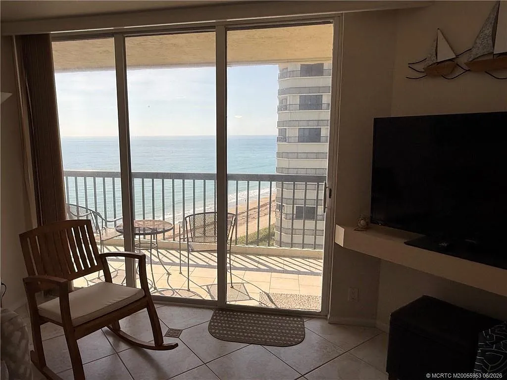 2 bed, 2.0 bath, 1437 sqft, $2,900 — Photo 3