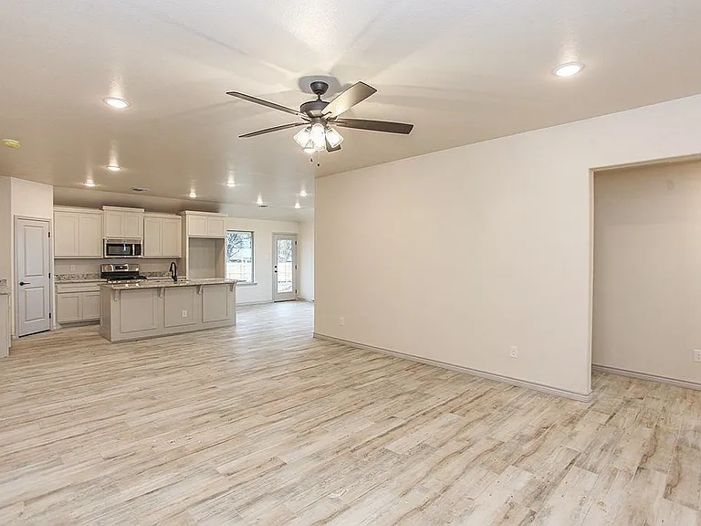 2516 Crescent Pl #1103 — Photo 4