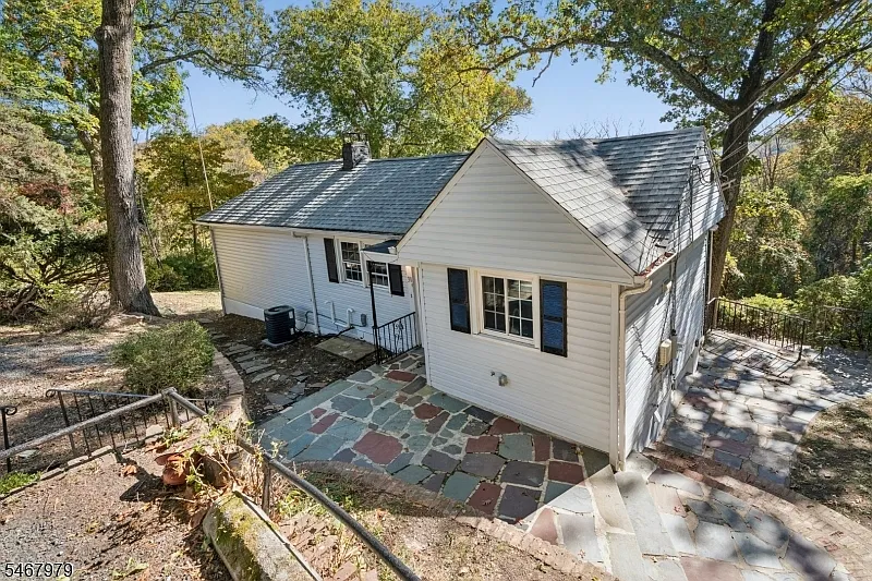 5 bed, 3.0 bath, $4,200 — Photo 2