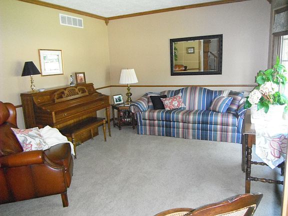 4th image of 111 Road Runner Ln