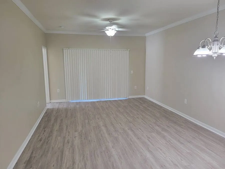 2 bed, 1169 sqft, $2,100 — Photo 3