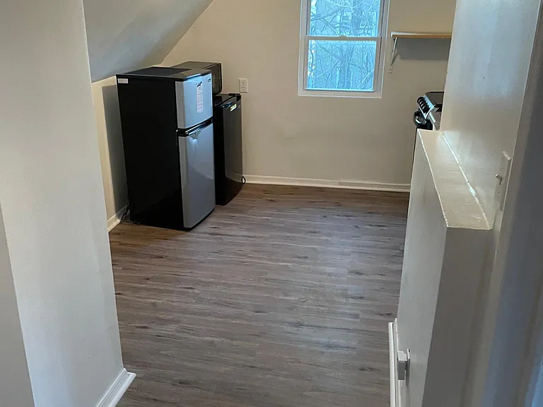 32 N Bond St — Photo 5