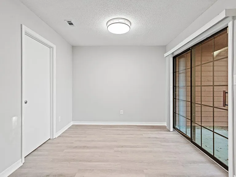 723 Prestwick Dr — Photo 13