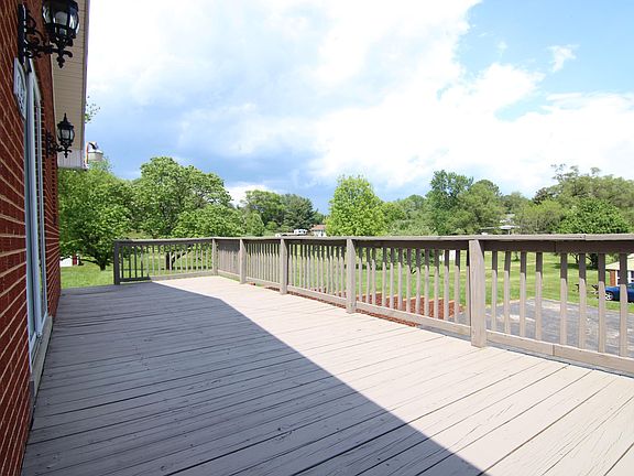 4th image of 4033 Trail Dr