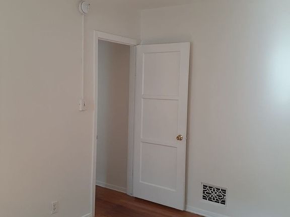 2nd image of 4555 W 4th St APT 2