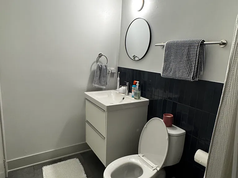 2028 N Oakley Ave #2 — Photo 7