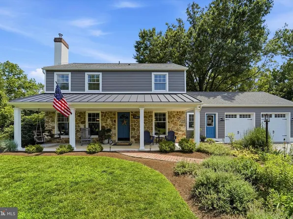 19 Clover Ln, Malvern, PA 19355