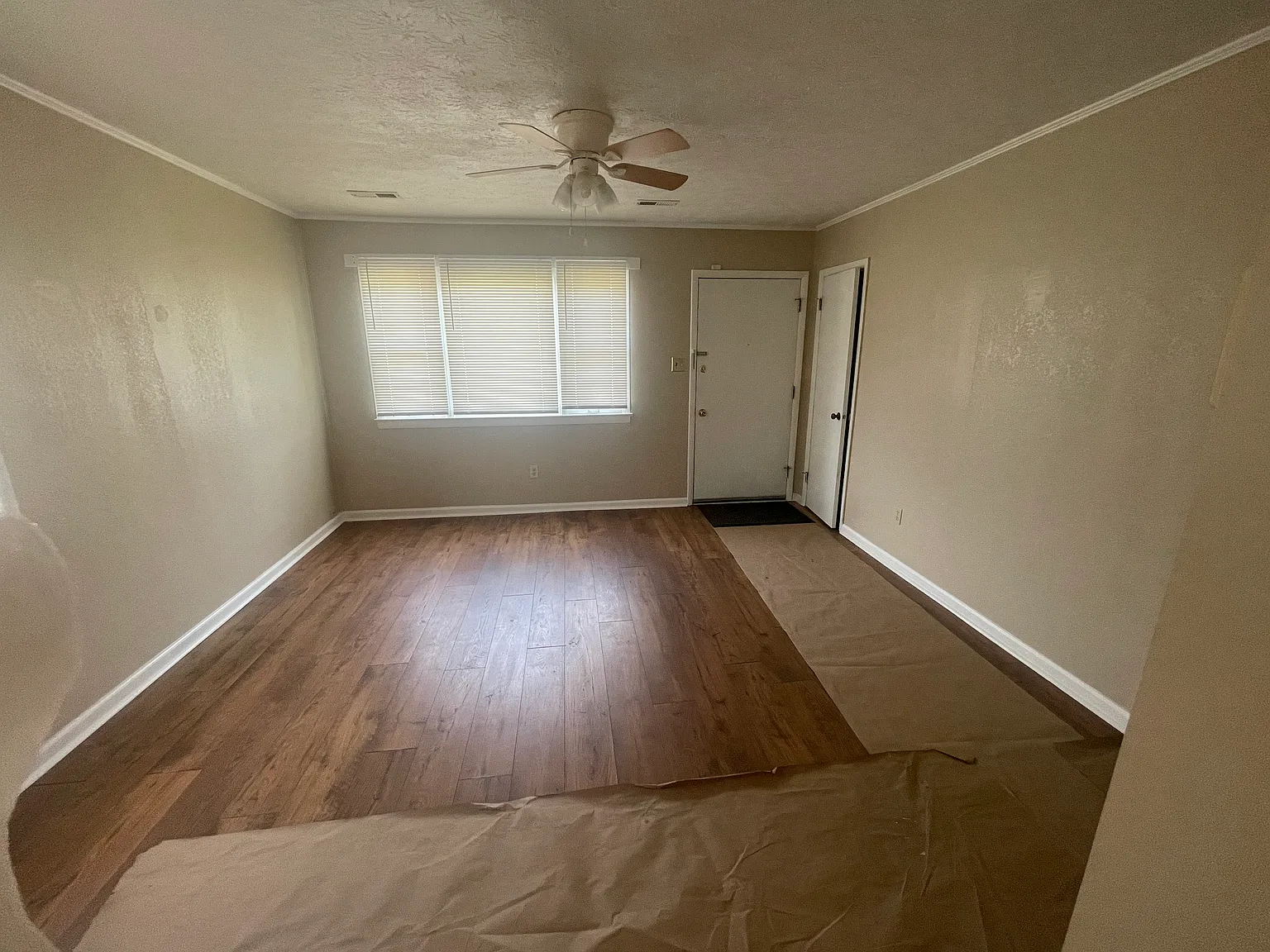 3 bed, 1000 sqft, $1,200 — Photo 3