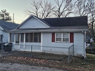 1005 Kenton St, Leavenworth, KS 66048