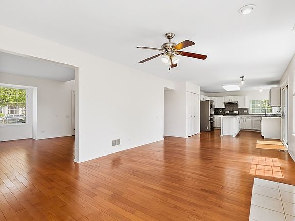 4th image of 1704 Charlotte Cir